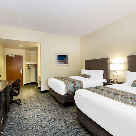 Отель Baymont By Wyndham Des Moines Airport Экстерьер фото