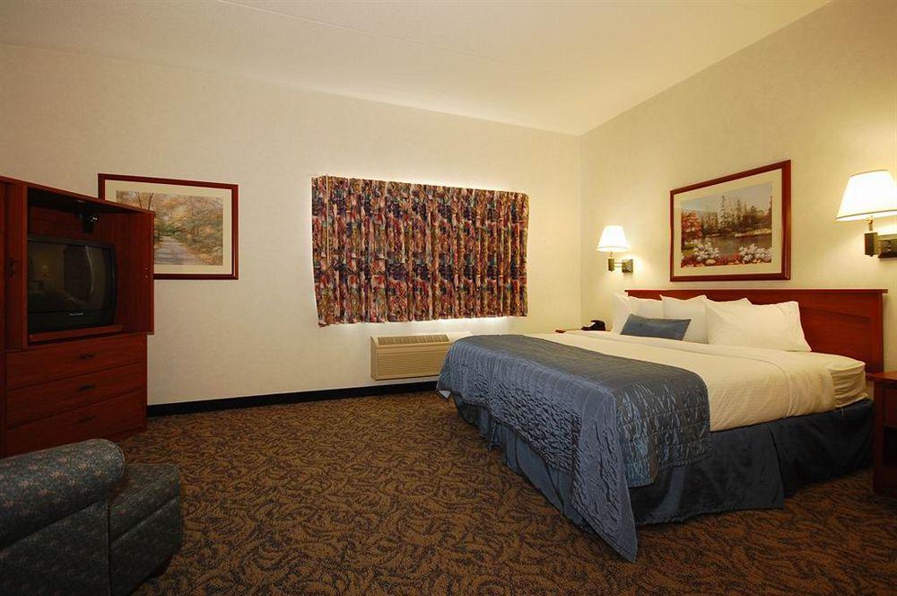 Отель Baymont By Wyndham Des Moines Airport Экстерьер фото