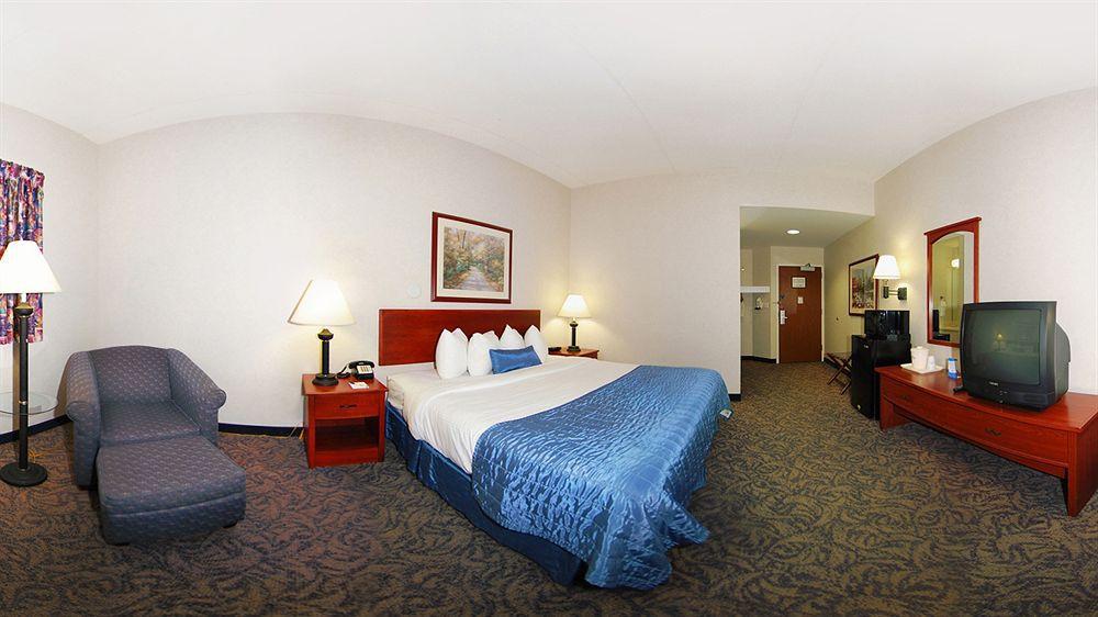 Отель Baymont By Wyndham Des Moines Airport Экстерьер фото