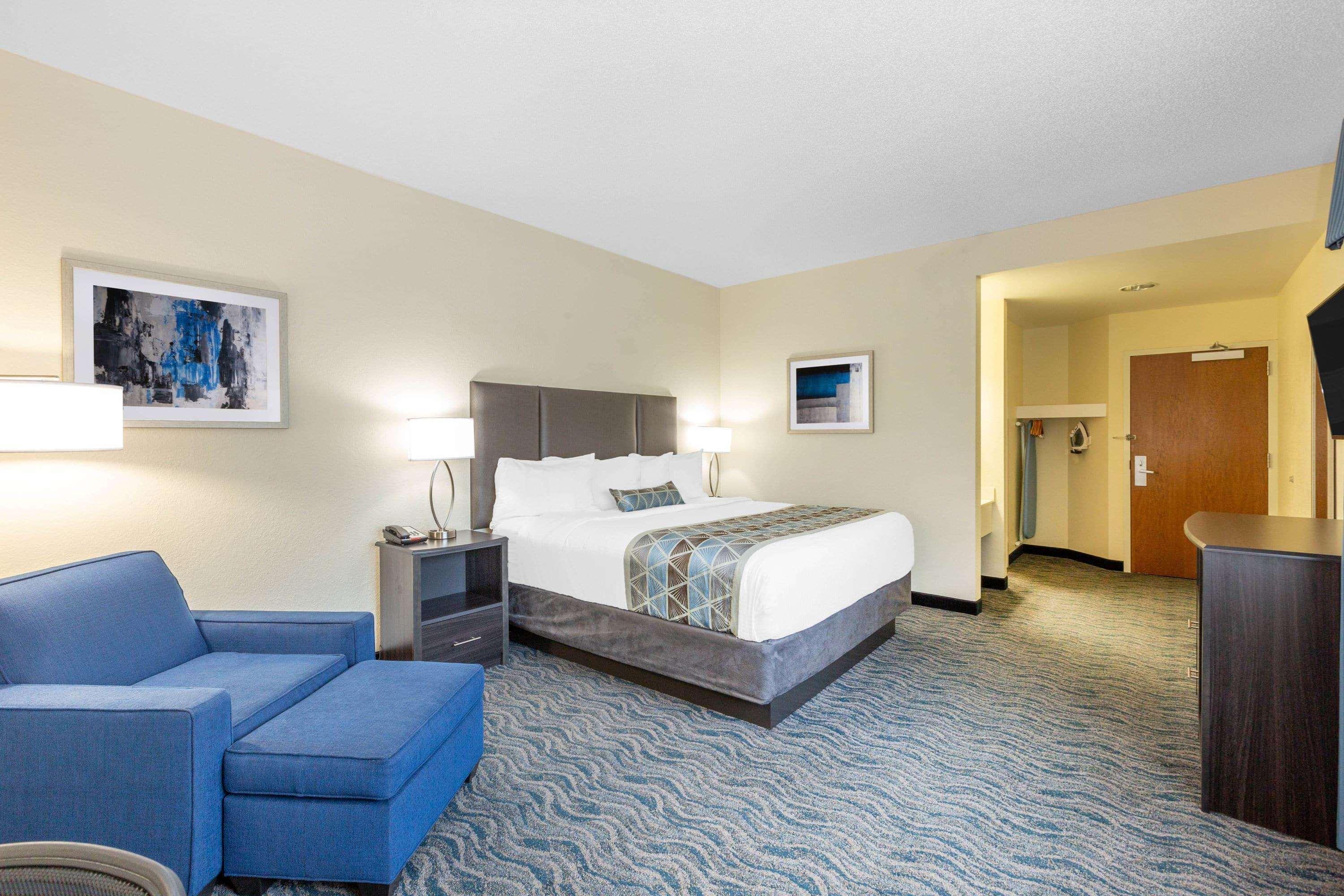 Отель Baymont By Wyndham Des Moines Airport Экстерьер фото