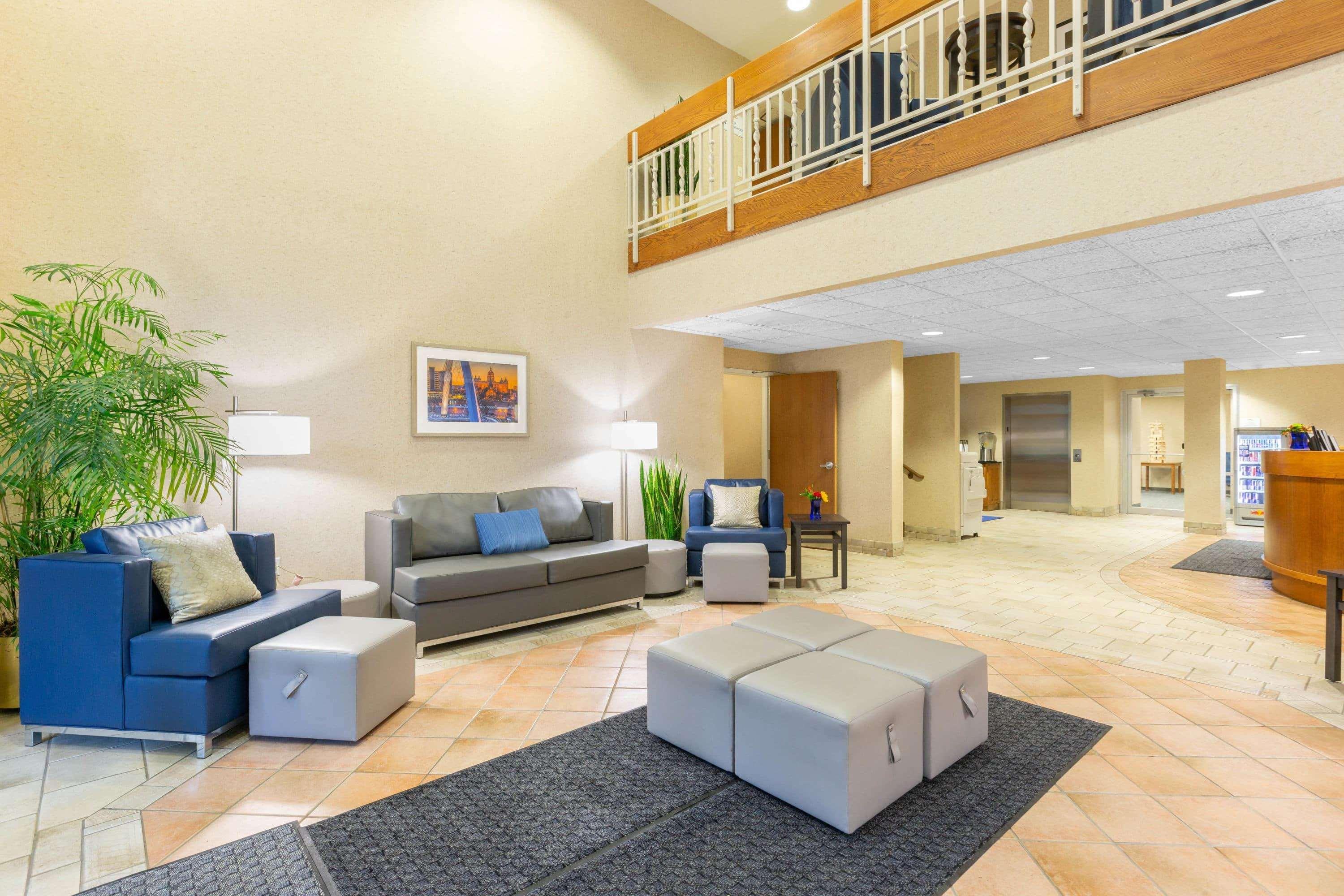Отель Baymont By Wyndham Des Moines Airport Экстерьер фото