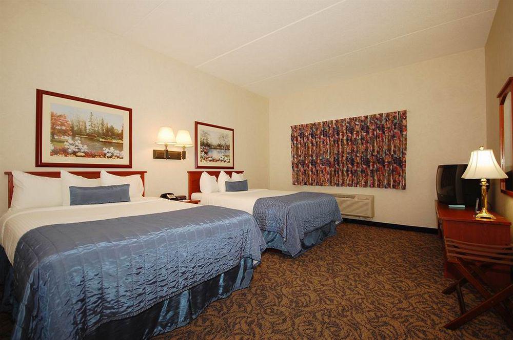 Отель Baymont By Wyndham Des Moines Airport Экстерьер фото